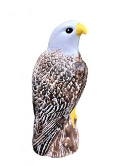 FIGURA CERAMICZNA - JASTRZĄB NA PNIU