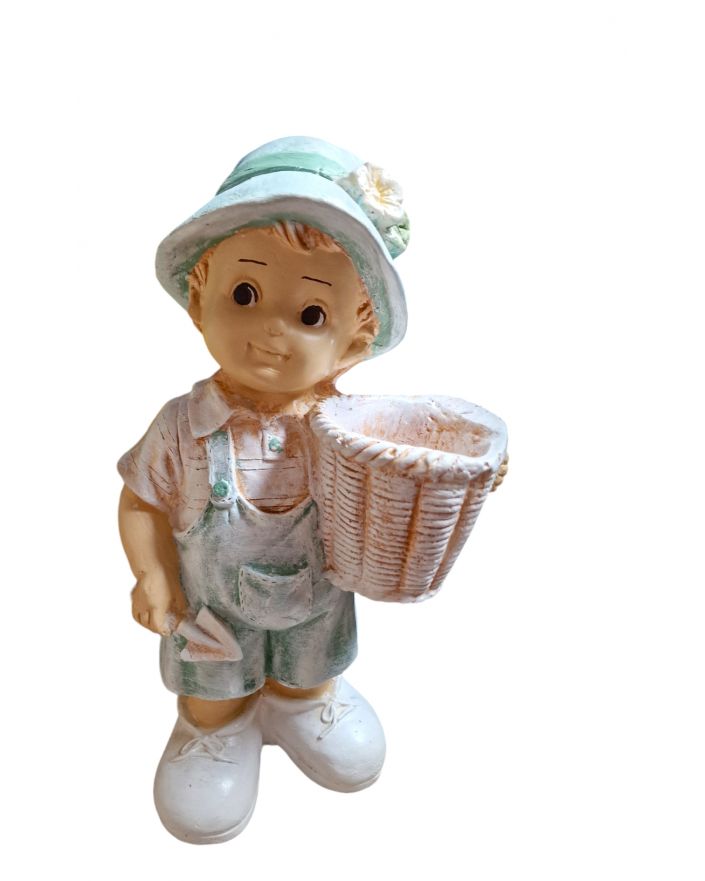 FIGURA GIPSOWA - CHŁOPIEC Z KOSZYKIEM na boku