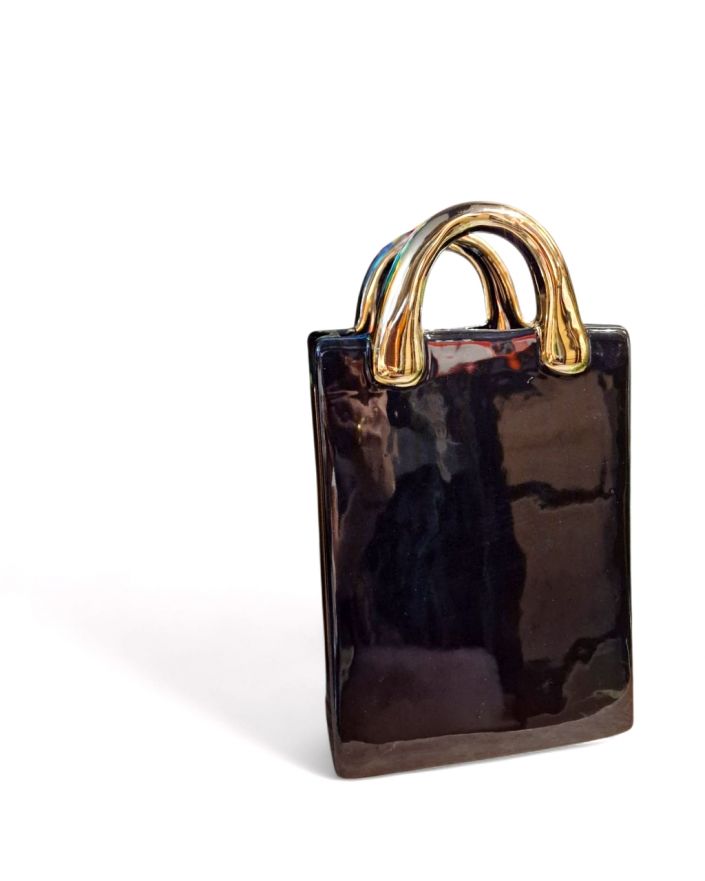 WAZON W KSZTAŁCIE TOREKI model VI czarna ze złotymi uchwytami